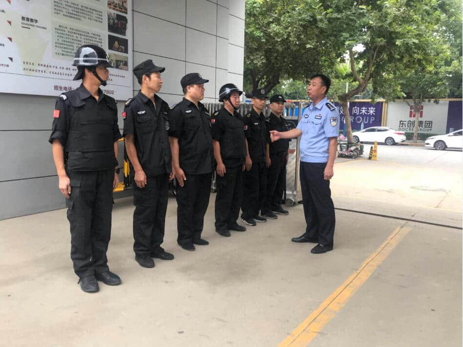 湘江道派出所聯(lián)合我校舉行防恐防暴實踐演習