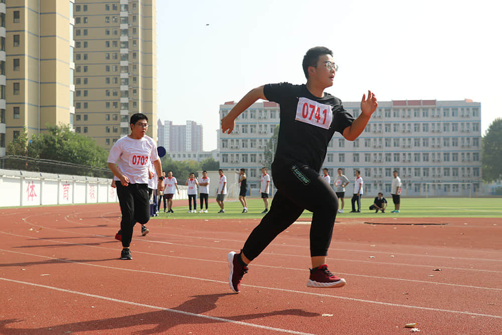 揮灑運動激情 放飛青春夢想 -石家莊私立第一中學秋季趣味運動會圓滿召開