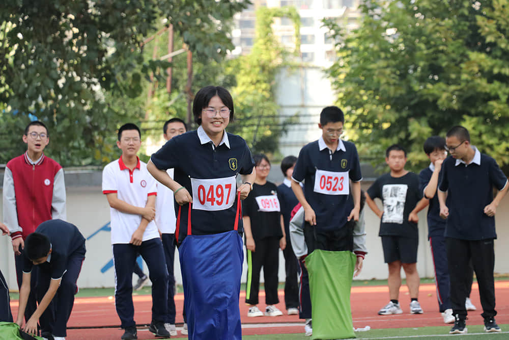 揮灑運動激情 放飛青春夢想 -石家莊私立第一中學秋季趣味運動會圓滿召開