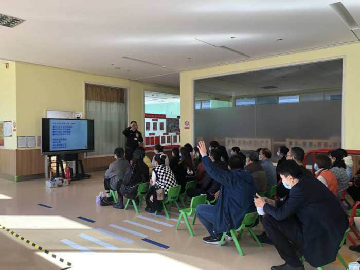 石家莊私立第一中學幼兒園“大手拉小手 幸福平安行”消防安全逃生親子演練活動圓滿成功！