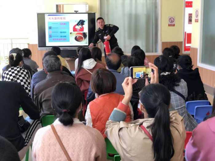 石家莊私立第一中學幼兒園“大手拉小手 幸福平安行”消防安全逃生親子演練活動圓滿成功！