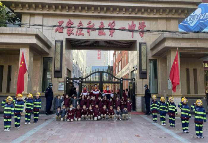 石家莊私立第一中學幼兒園“大手拉小手 幸福平安行”消防安全逃生親子演練活動圓滿成功！