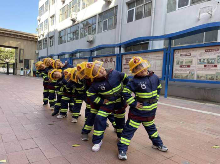 石家莊私立第一中學幼兒園“大手拉小手 幸福平安行”消防安全逃生親子演練活動圓滿成功！