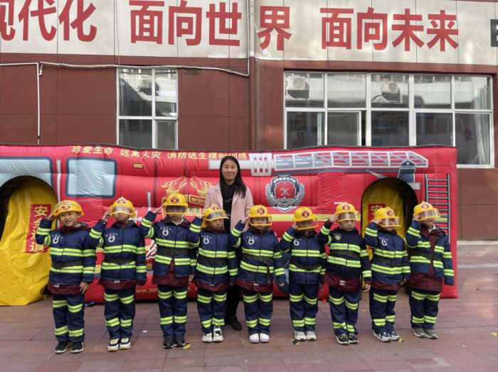 石家莊私立第一中學幼兒園“大手拉小手 幸福平安行”消防安全逃生親子演練活動圓滿成功！