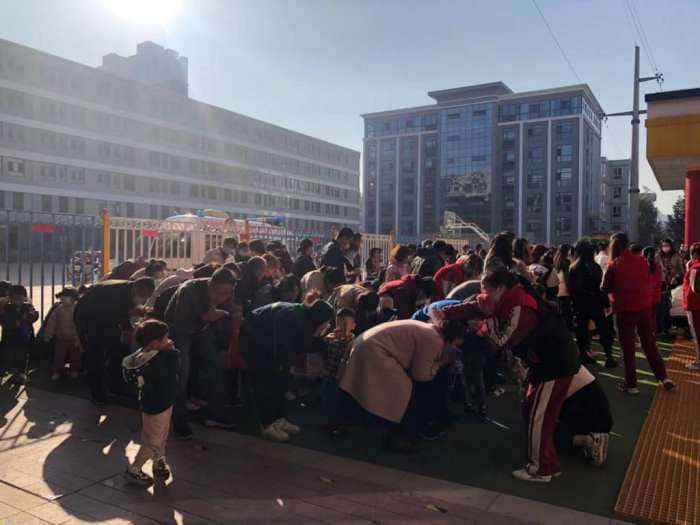 石家莊私立第一中學幼兒園“大手拉小手 幸福平安行”消防安全逃生親子演練活動圓滿成功！