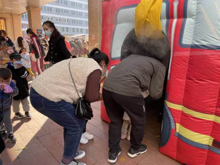 石家莊私立第一中學幼兒園“大手拉小手 幸福平安行”消防安全逃生親子演練活動圓滿成功！