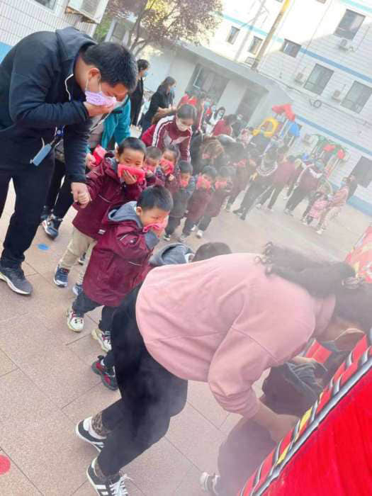 石家莊私立第一中學幼兒園“大手拉小手 幸福平安行”消防安全逃生親子演練活動圓滿成功！