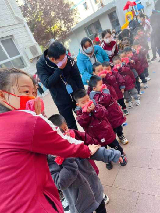 石家莊私立第一中學幼兒園“大手拉小手 幸福平安行”消防安全逃生親子演練活動圓滿成功！