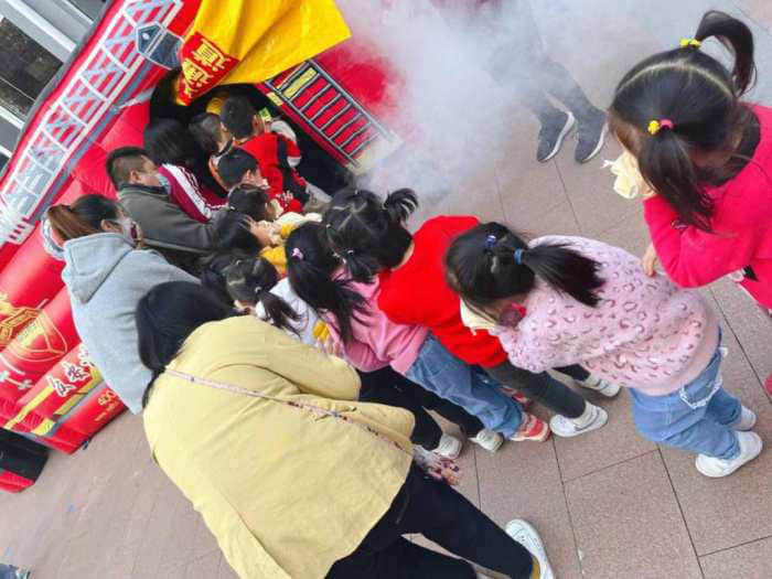 石家莊私立第一中學幼兒園“大手拉小手 幸福平安行”消防安全逃生親子演練活動圓滿成功！