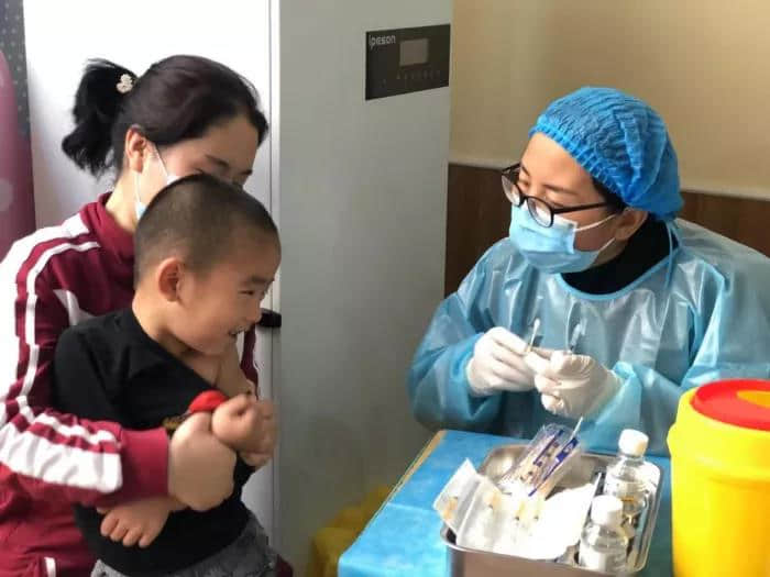 石家莊私立第一中學(xué)幼兒園 “大手拉小手，共筑疫情防護(hù)墻”新冠疫苗接種紀(jì)實(shí)