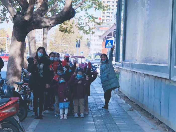 石家莊私立一中幼兒園&高新交警大隊(duì) “大手拉小手 幸福平安行” 交通安全宣傳活動(dòng)