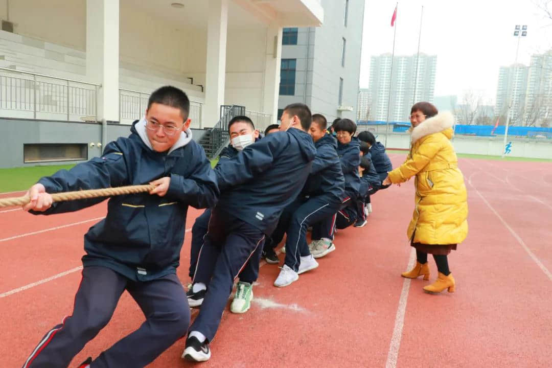 力拔青春 強我體魄丨私立一中舉行拔河比賽