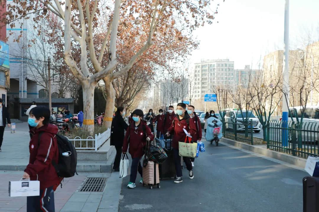 開學日|春暖花開，少年歸來