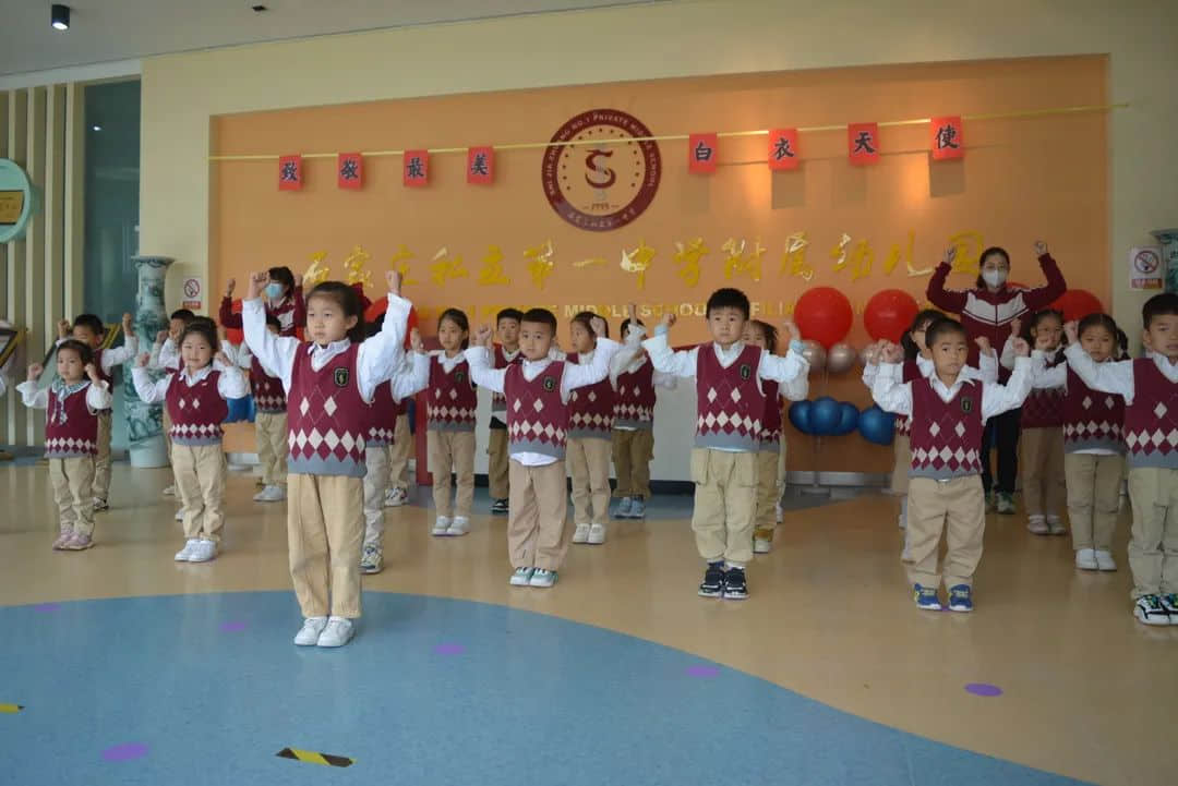 致敬最美逆行者 濃濃可敬天使情——私立一中附屬幼兒園護(hù)士節(jié)主題活動(dòng)