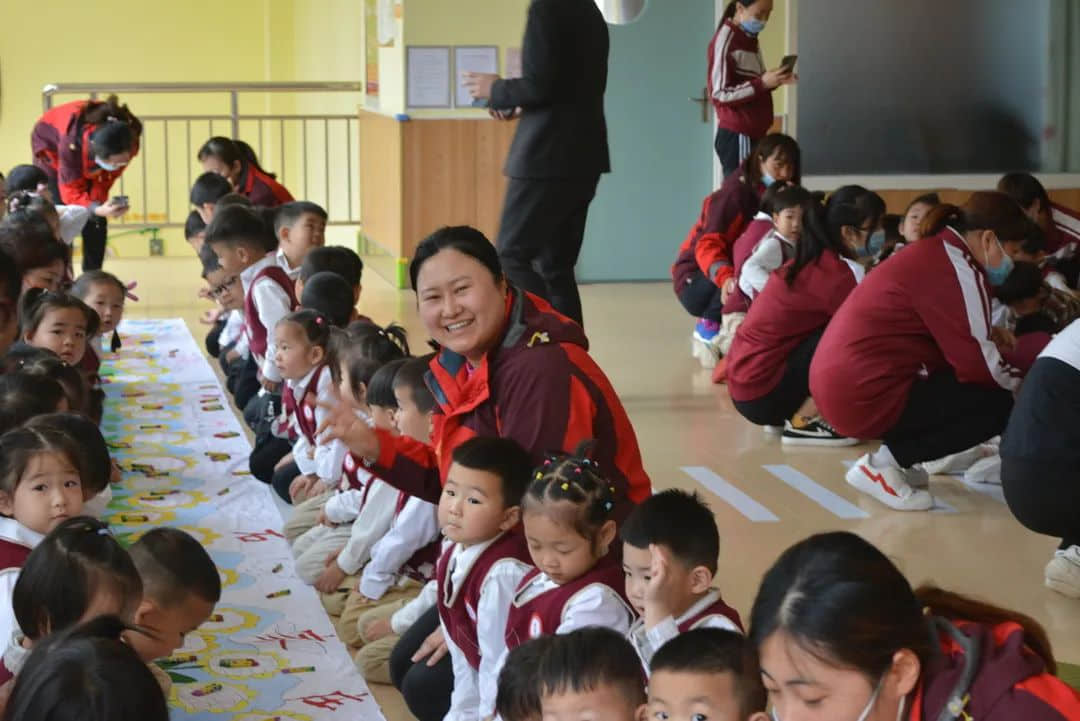 致敬最美逆行者 濃濃可敬天使情——私立一中附屬幼兒園護(hù)士節(jié)主題活動(dòng)