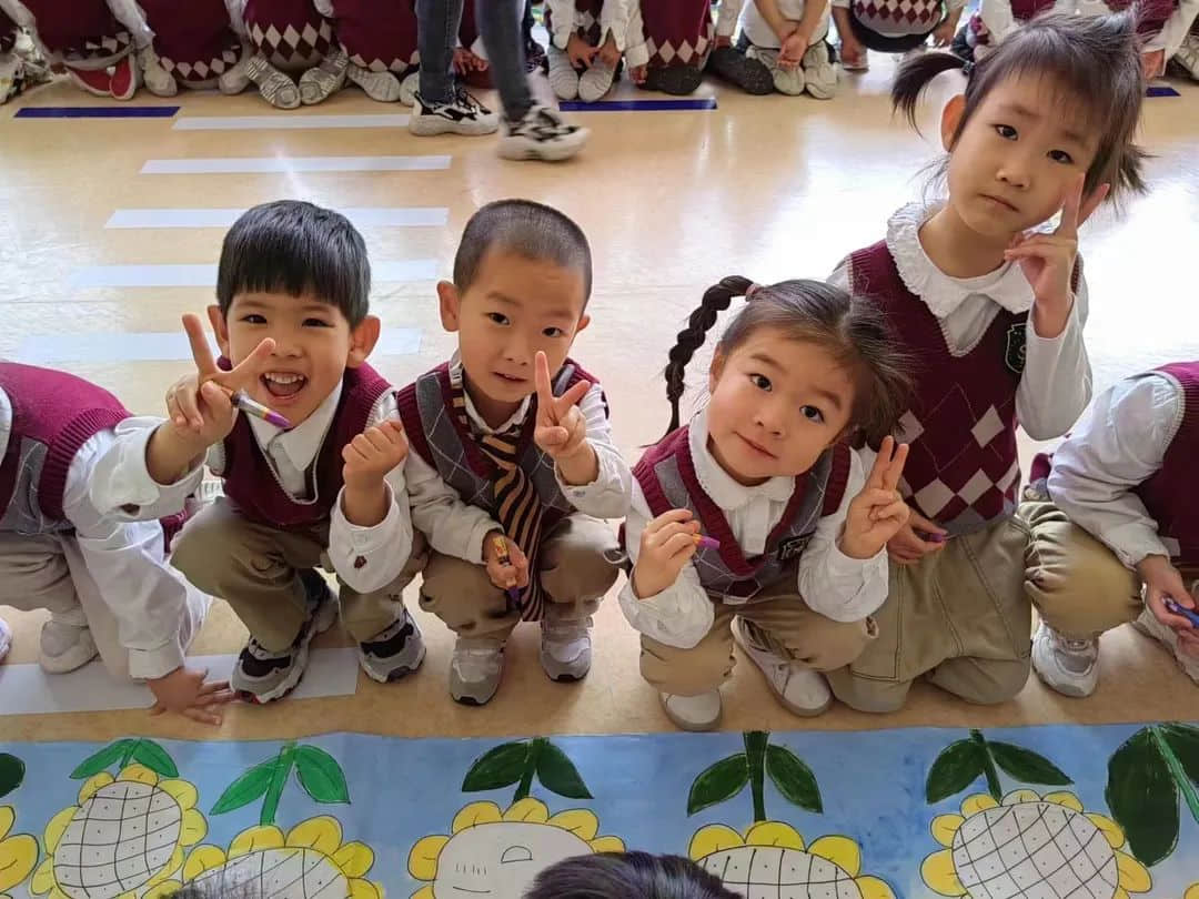 致敬最美逆行者 濃濃可敬天使情——私立一中附屬幼兒園護(hù)士節(jié)主題活動(dòng)