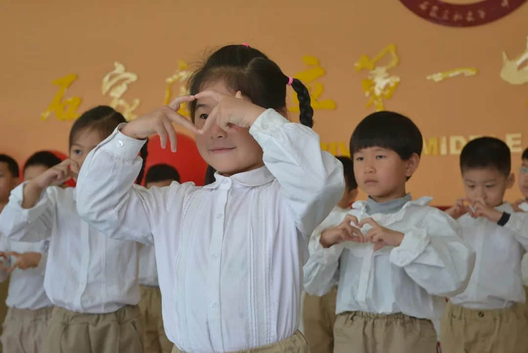 致敬最美逆行者 濃濃可敬天使情——私立一中附屬幼兒園護(hù)士節(jié)主題活動(dòng)