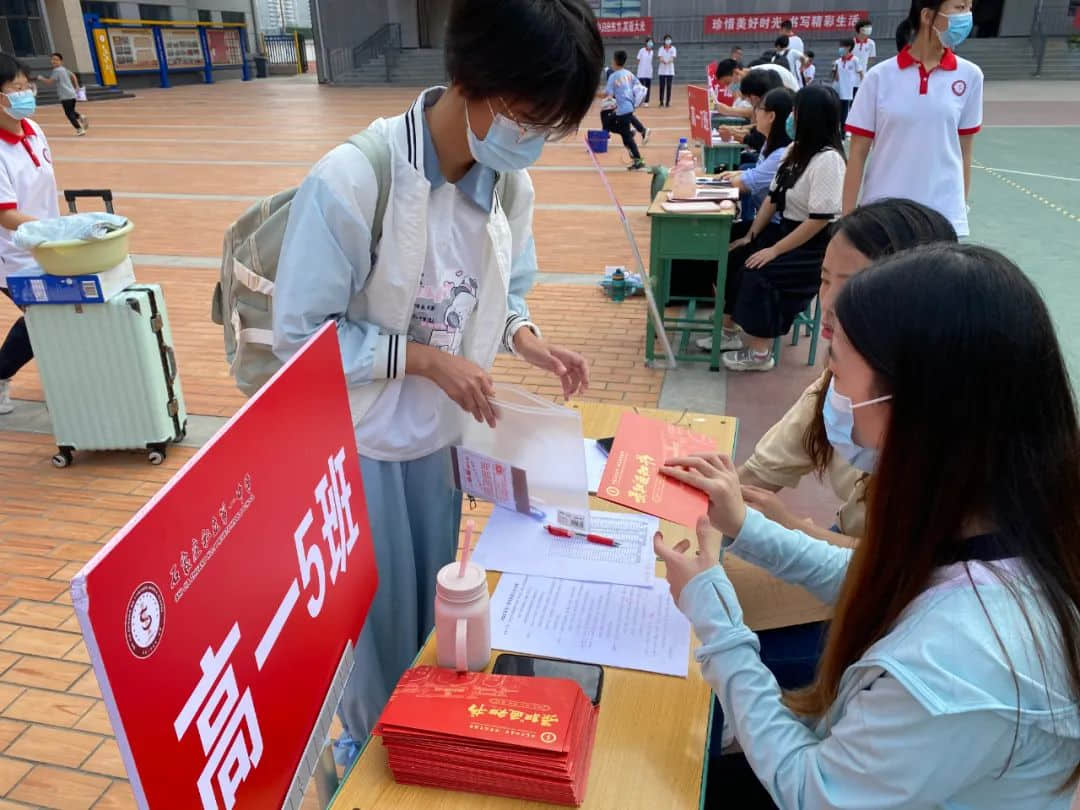 少年迎風(fēng)而來，緊握蔚藍(lán) | 你好新同學(xué)！