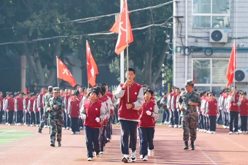 青春無畏 逐夢(mèng)揚(yáng)威丨石家莊私立第一中學(xué)2022級(jí)新生國防教育成果匯報(bào)表演