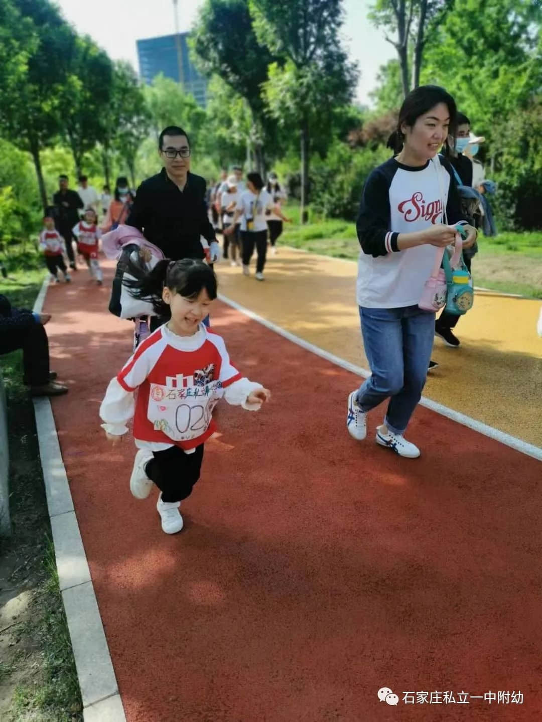 【親子運(yùn)動(dòng)會(huì)】石家莊市私立第一中學(xué)幼兒園首屆親子馬拉松——為愛(ài)奔跑，勇敢做自己