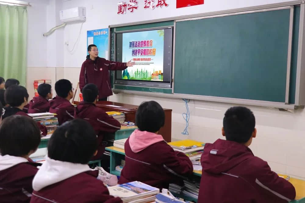 法治進校園 安全伴我行丨石家莊私立第一中學(xué)舉行普法教育講座