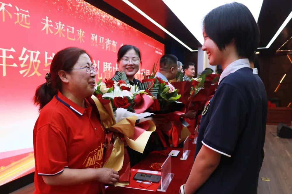 少年乘風(fēng)去 未來皆可期丨初三年級畢業(yè)典禮暨中考沖刺大會