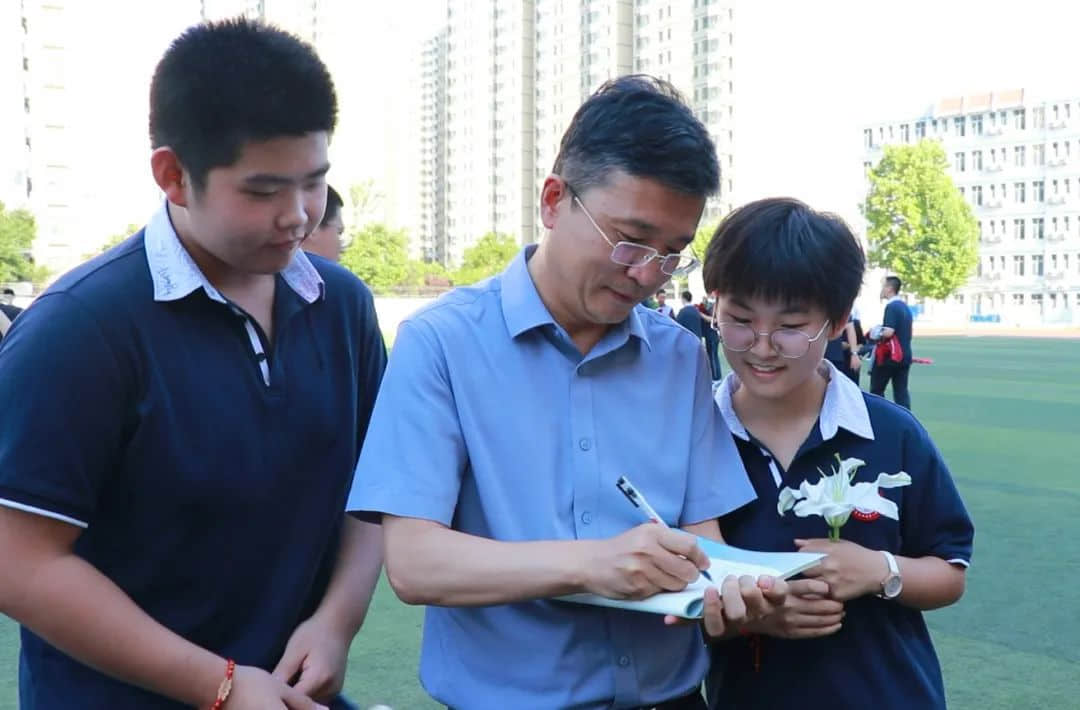 少年乘風(fēng)去 未來皆可期丨初三年級畢業(yè)典禮暨中考沖刺大會