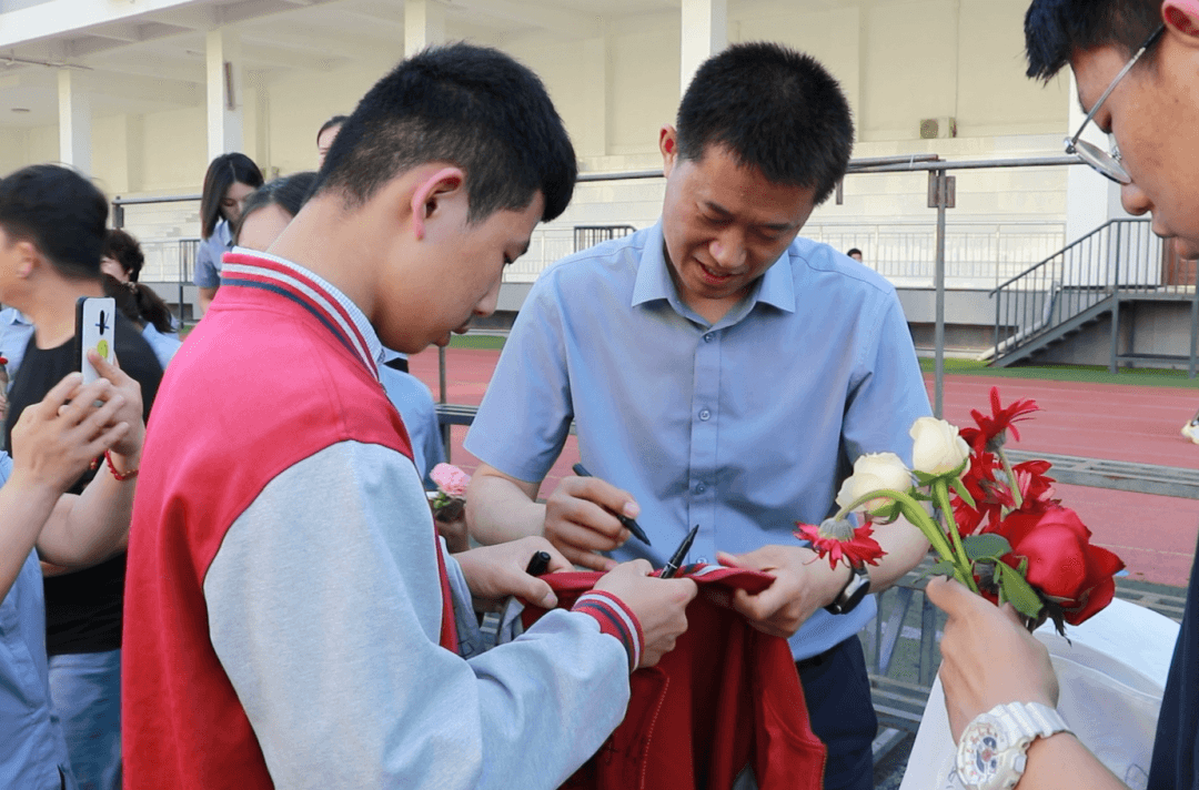 少年乘風(fēng)去 未來皆可期丨初三年級畢業(yè)典禮暨中考沖刺大會