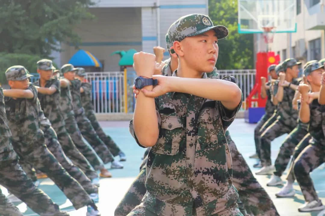 展颯爽英姿 壯青春之志丨軍訓進行時