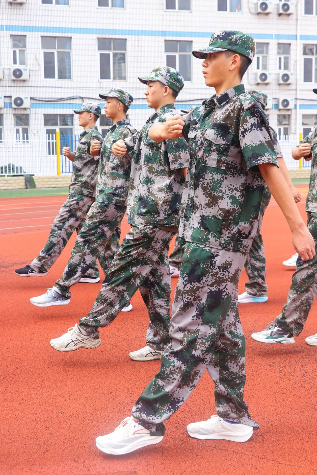 展颯爽英姿 壯青春之志丨軍訓進行時