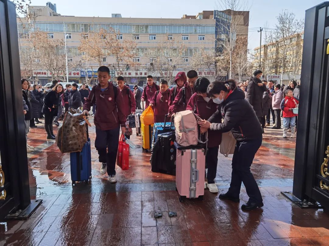 龍騰開新篇 揚(yáng)帆再啟程丨石家莊私立一中開學(xué)報(bào)到紀(jì)實(shí)