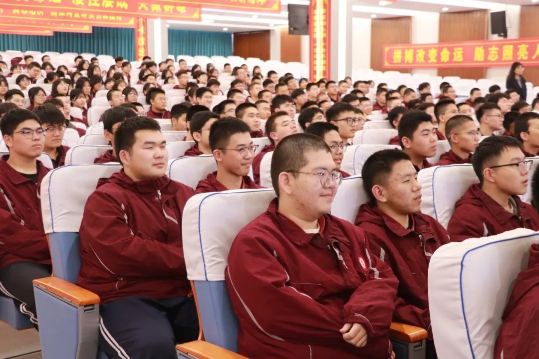 乘風破浪戰(zhàn)百日 踔厲奮進鑄輝煌丨高三年級迎戰(zhàn)高考百日誓師活動