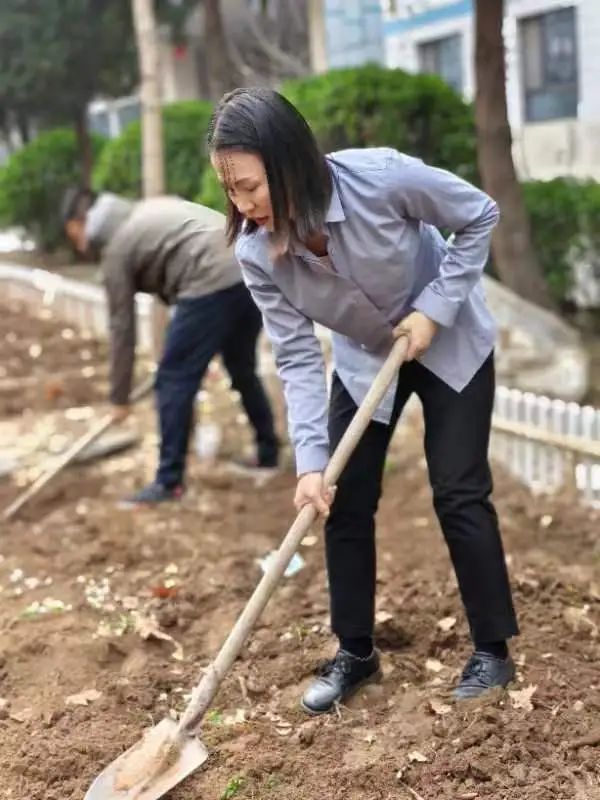 【立小?生命教育】尋味種植園 探秘中草藥｜三年級(jí)百草園種植課程開(kāi)啟儀式