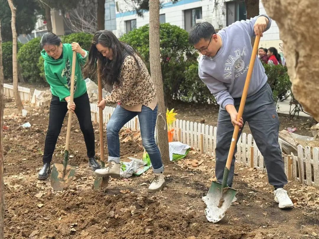 【立小?生命教育】尋味種植園 探秘中草藥｜三年級(jí)百草園種植課程開(kāi)啟儀式