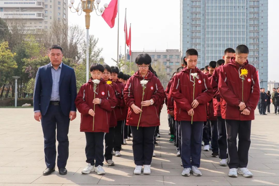 清明祭英烈 吾輩當(dāng)自強(qiáng)丨向英雄致敬！