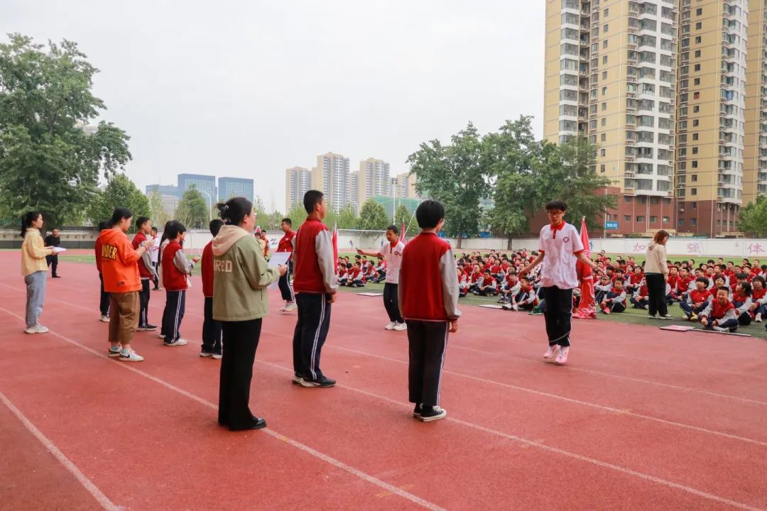 躍動青春 繩采飛揚(yáng)丨初一年級跳繩比賽圓滿落幕