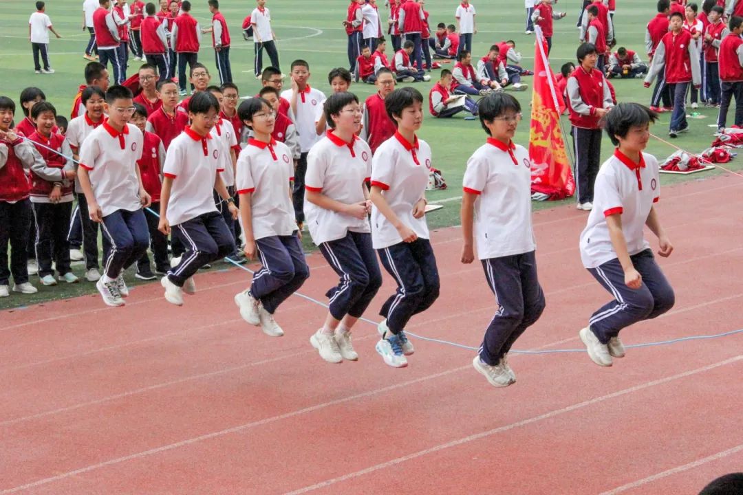 躍動青春 繩采飛揚(yáng)丨初一年級跳繩比賽圓滿落幕