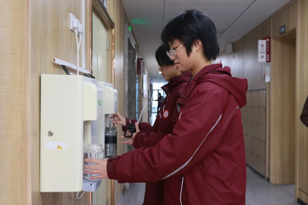 初冬寒已至 校園暖意濃丨我校提前供暖，讓愛更有“溫度”