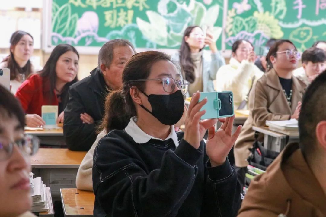 家校共育待花開 攜手并肩創(chuàng)未來丨我校各年級期中家長會圓滿完成