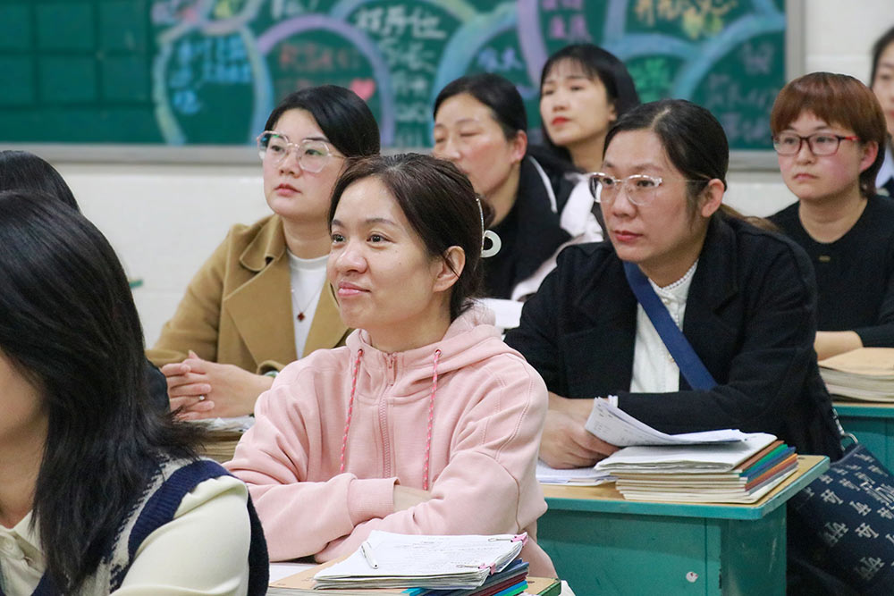 家校共育待花開 攜手并肩創(chuàng)未來丨我校各年級期中家長會圓滿完成