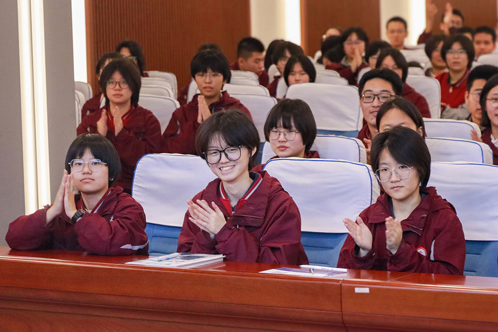 青少年也能有大格局丨中國(guó)傳媒大學(xué)張鸝教授到我校開(kāi)展專題講座