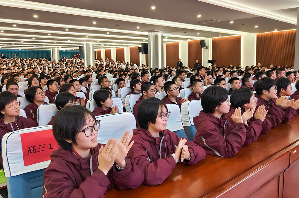 規(guī)劃多元途徑 引領(lǐng)國際視野丨北京外國語大學(xué)走進私立一中