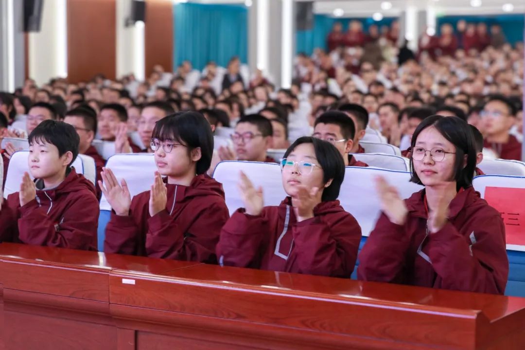 985、211名校面對面 丨北京交通大學(xué)授予我?！皟?yōu)質(zhì)生源基地”牌