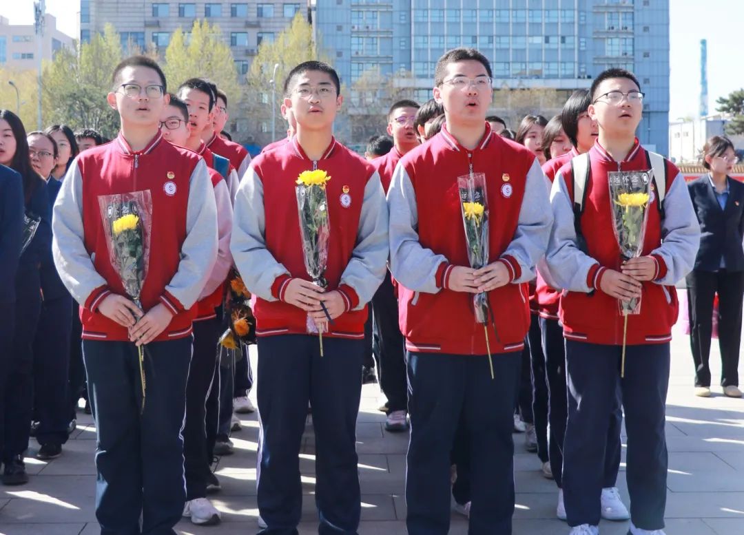 緬懷先烈志 共鑄中華魂丨私立一中開展清明祭掃活動(dòng)