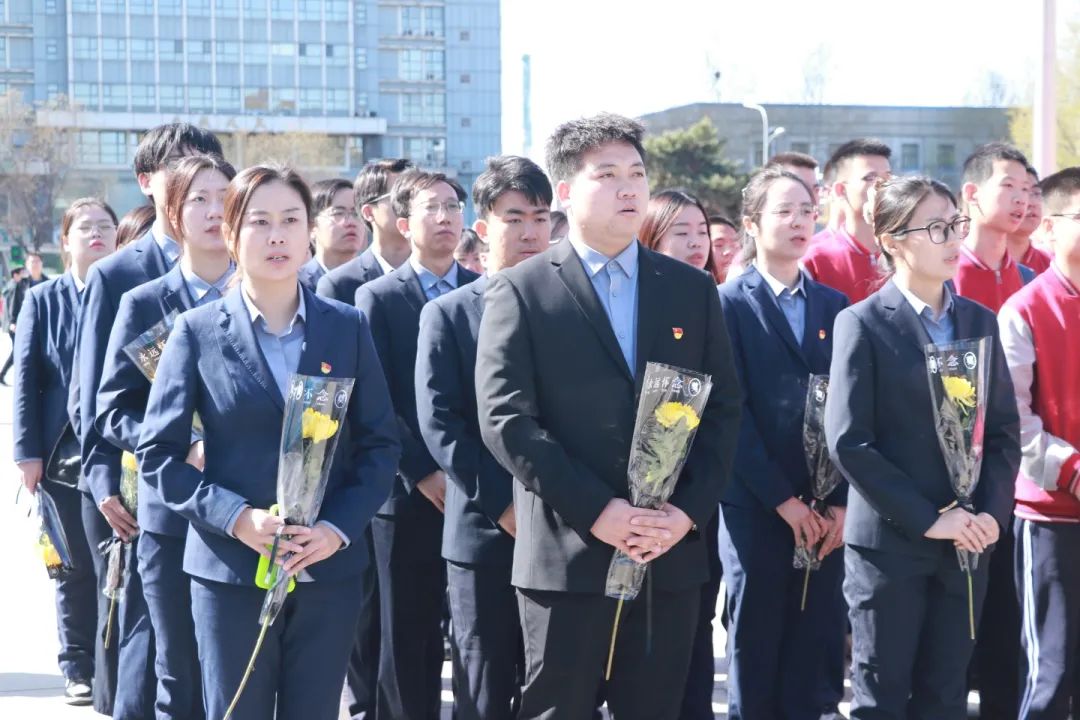 緬懷先烈志 共鑄中華魂丨私立一中開展清明祭掃活動(dòng)