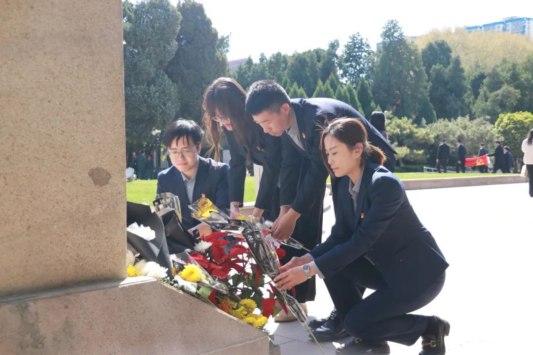 緬懷先烈志 共鑄中華魂丨私立一中開展清明祭掃活動(dòng)
