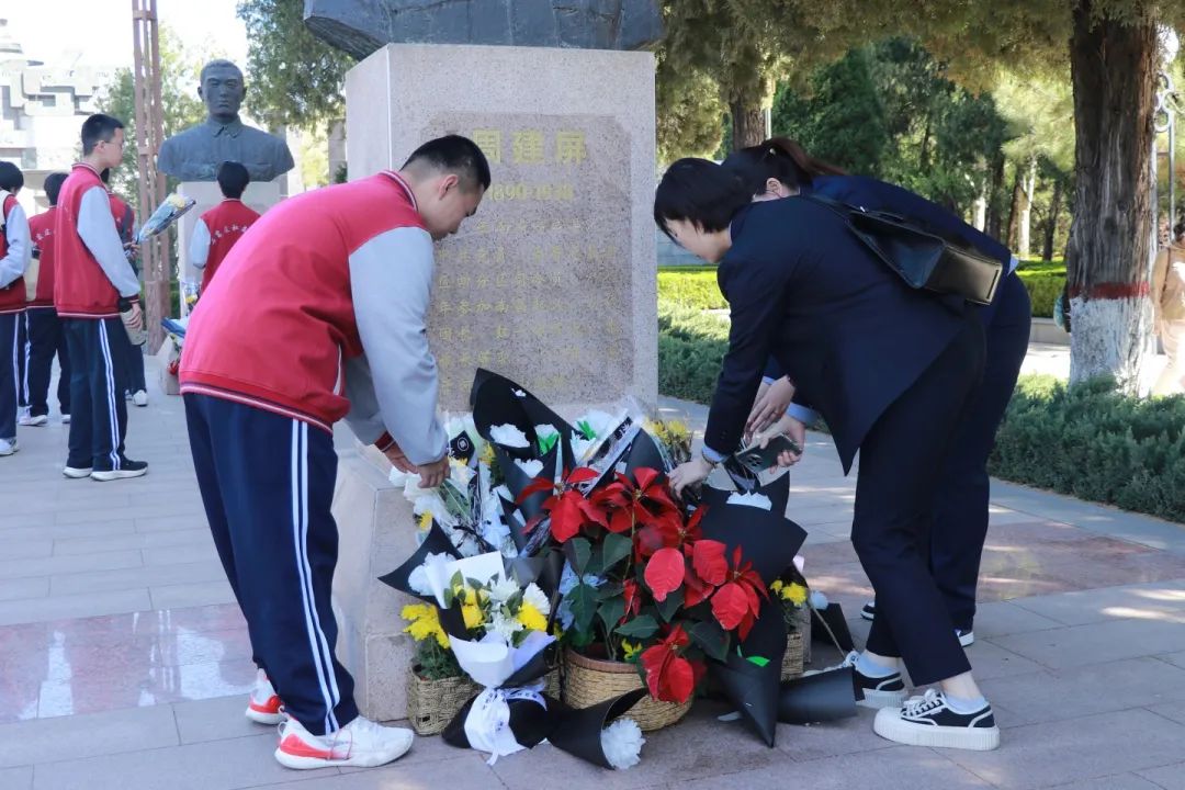 緬懷先烈志 共鑄中華魂丨私立一中開展清明祭掃活動(dòng)
