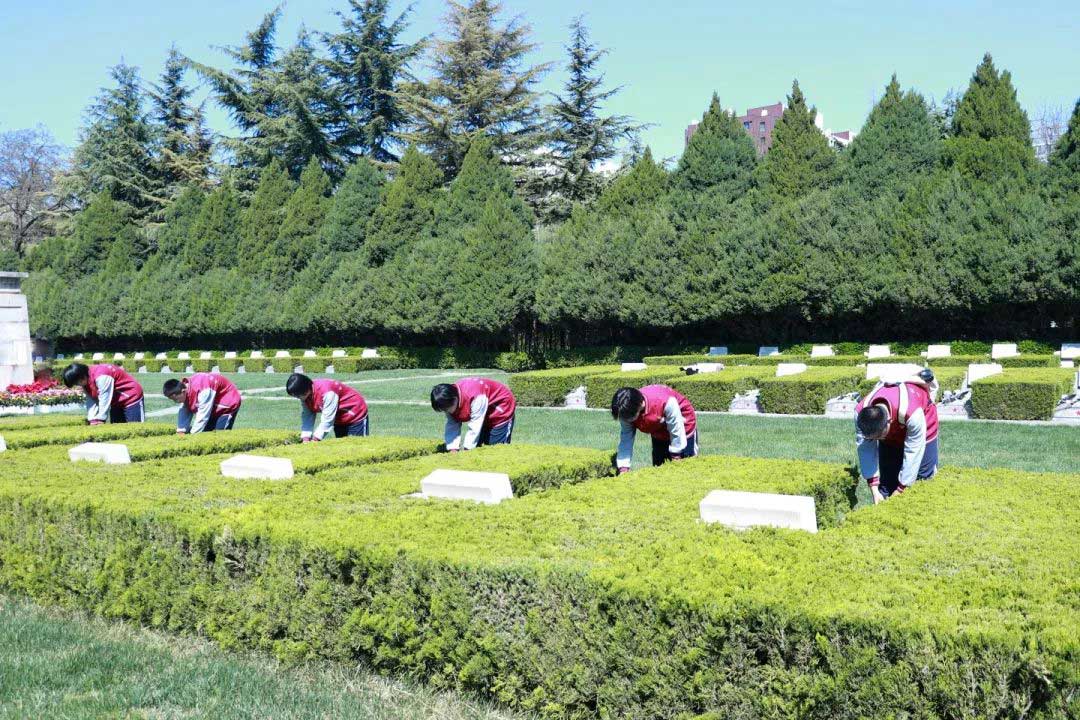 緬懷先烈志 共鑄中華魂丨私立一中開展清明祭掃活動(dòng)