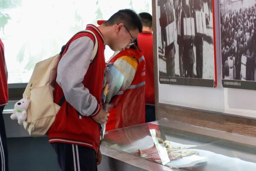 緬懷先烈志 共鑄中華魂丨私立一中開展清明祭掃活動(dòng)