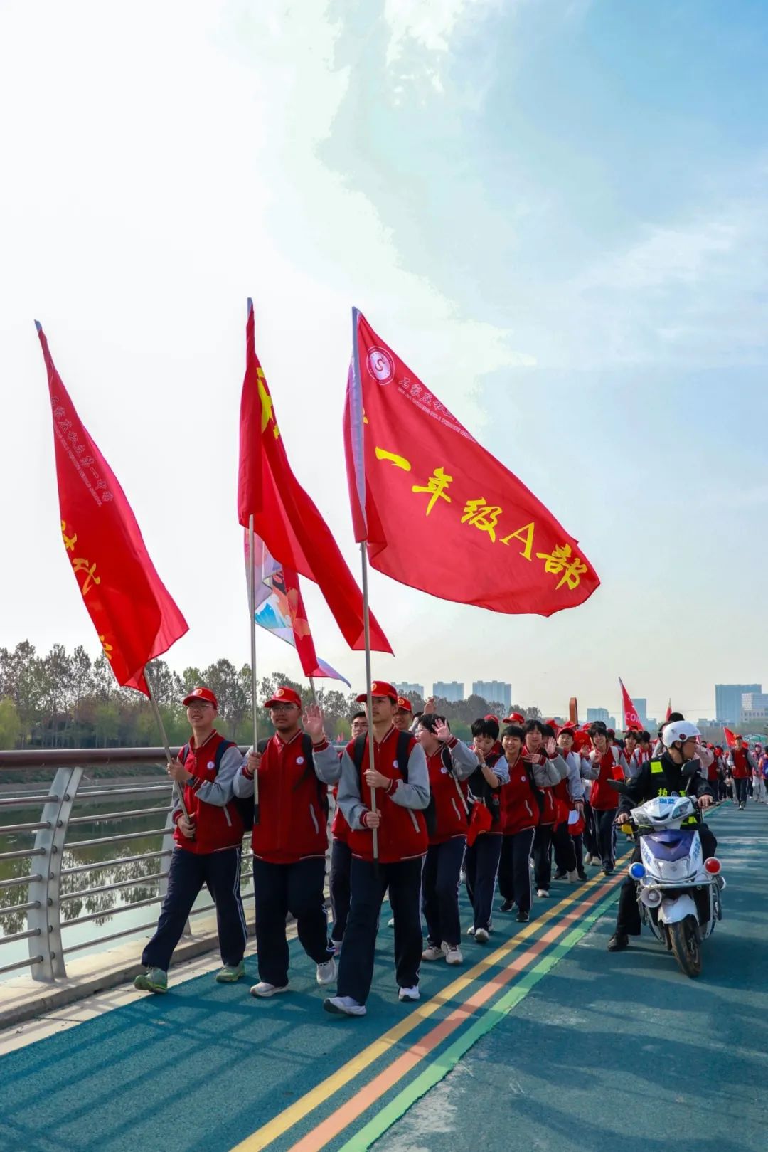 青春無(wú)畏，行路致遠(yuǎn)，私立一中學(xué)子用腳步丈量青春！